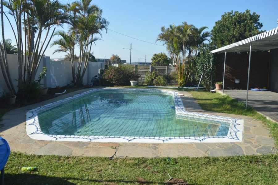 To Let 4 Bedroom Property for Rent in Beacon Bay Eastern Cape